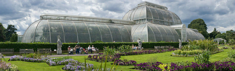 Royal Botanic Gardens am Tag mit Rasen und vielen Blumen
